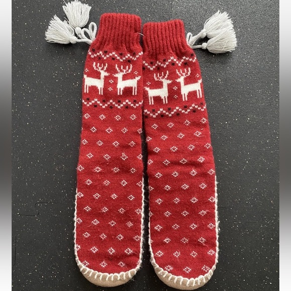 Muk Luks Slippers Socks WomensM/XL Size 8-10 Red Reindeer Deer Slip Resi… - Picture 2 of 7